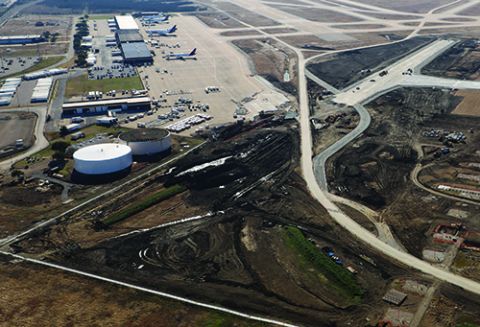 Dallas Fort Worth Int’l Rehabs Primary Arrivals Runway With Asphalt Overlay