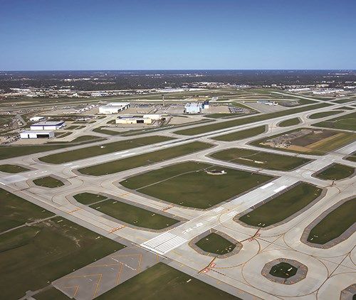 O'Hare International Airport, Runway 10R-28L