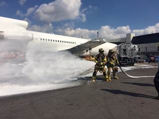 Description: Description: https://pbs.twimg.com/media/C4uAEpvVYAAzWOy.jpg