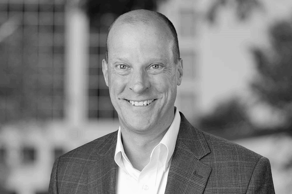 Julian Soell Headshot 1 1200X800 1