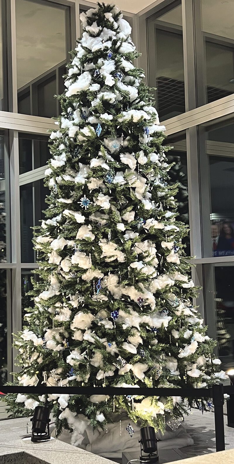 Hometown Holiday Décor – Green Bay Austin Straubel International Airport (GRB)